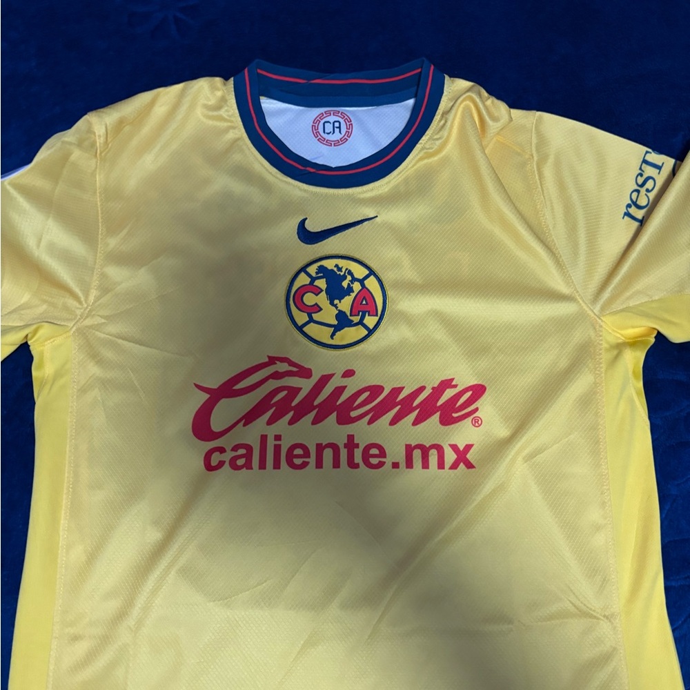 23/24 Club America kit (D. Valdes #10)